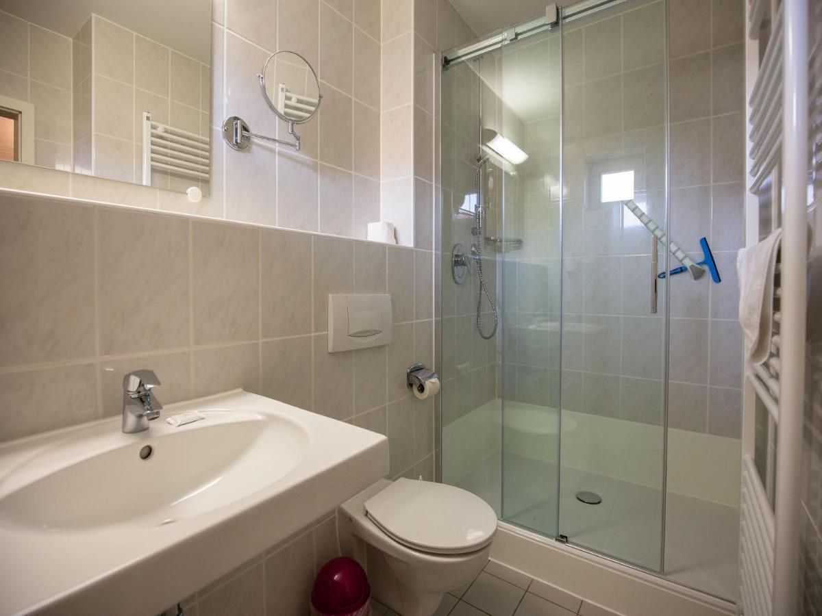 Feriendorf Rugana - Komfort Appartement Mit 1 Schlafzimmer Und Terrasse B52 Dranske Bagian luar foto